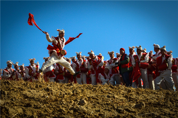 Waist drum dance greets Chinese Lantern Festival