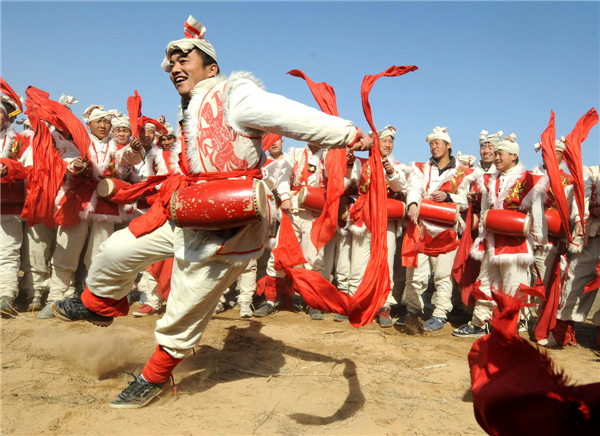 Waist drum dance greets Chinese Lantern Festival
