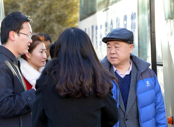 Mo Yan arrives in Beijing for CPPCC