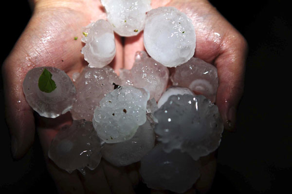 Rare hail affects 180,000 people in SW China