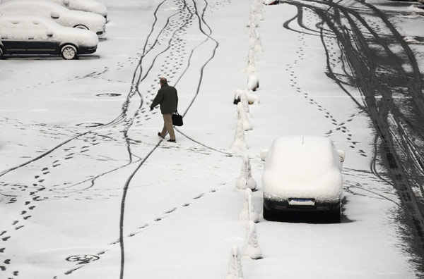 Beijing blanketed by spring snow