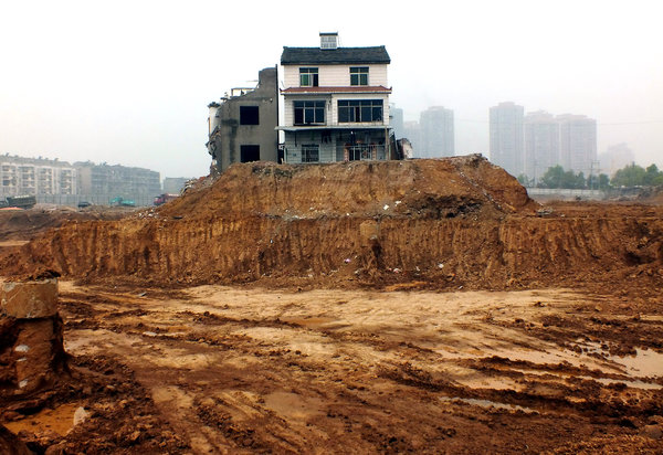 'Nail house' remains on C China construction site