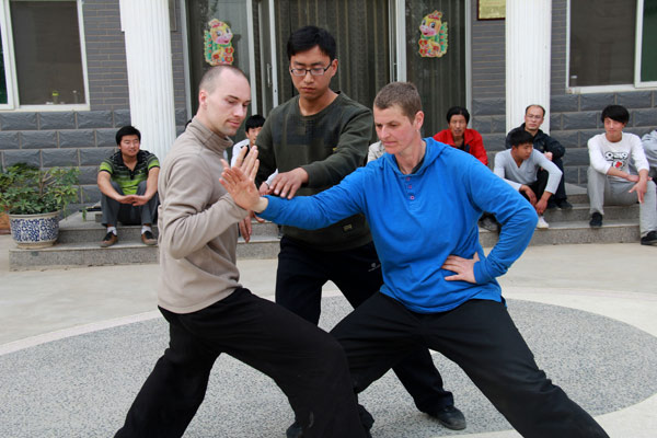 Foreigners on tai chi vacations in China