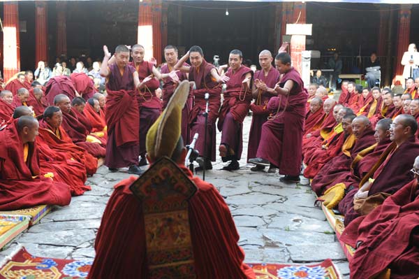 Eight lamas receive highest honor