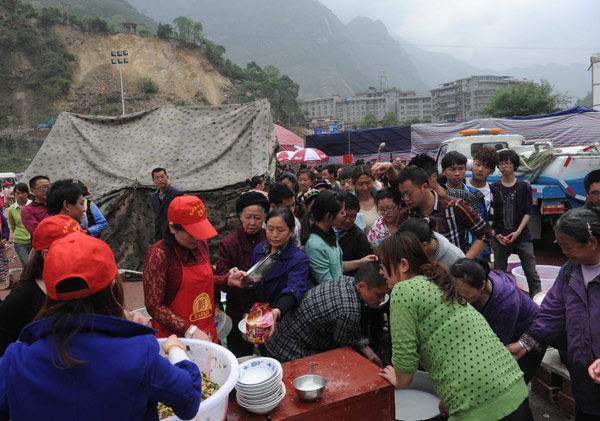 Residents given shelter in quake-hit region