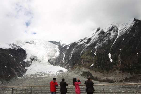 Sichuan tourism hit hard by quake