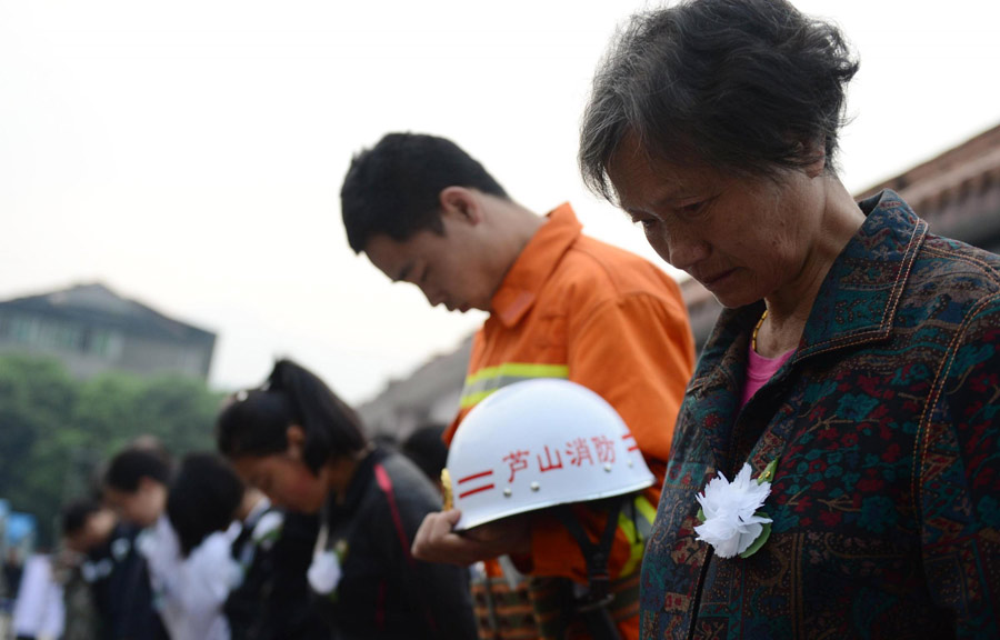 Mourning for the Lushan quake victims in SW China