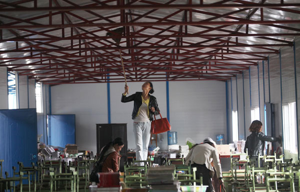 More students resume classes in quake-hit region