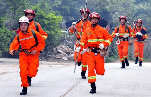 Joint quake rescue drill in East China