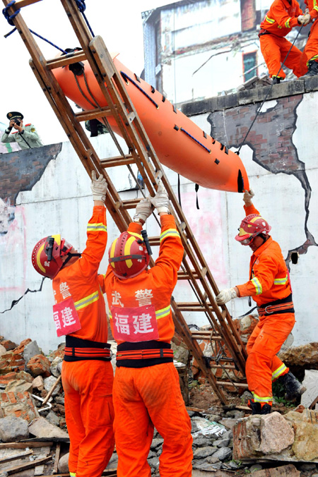 Joint quake rescue drill in East China