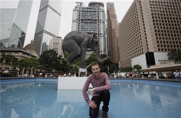 Giant sculpture 'Pentateuque' on display in HK