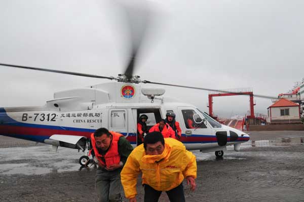 Stranded fishermen rescued in E China