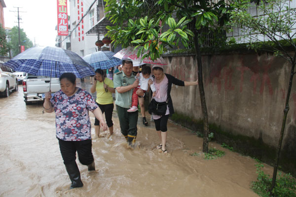 Heavy rain hits China