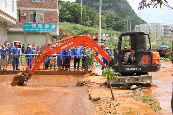 Spilled cement slurry affects life in S China