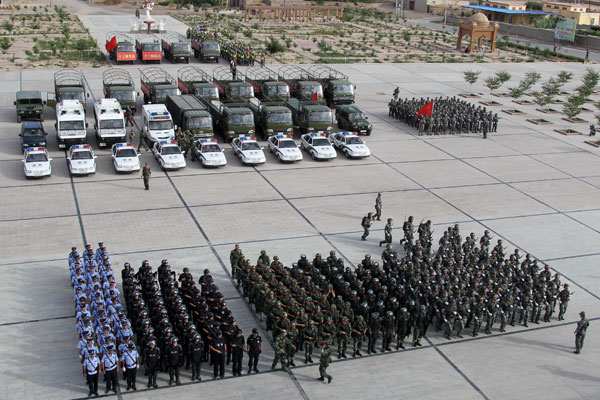 Anti-terror drill staged in Xinjiang