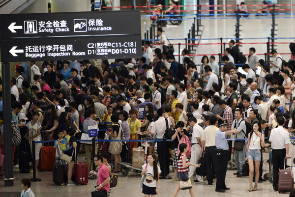 Storm strands passengers at Shanghai airports