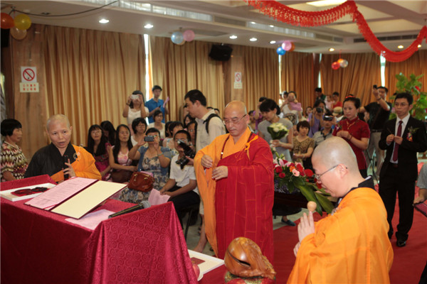 Buddhist wedding chimes in E China