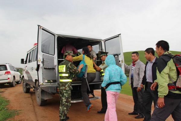 Tourists trapped by floods rescued in NW China