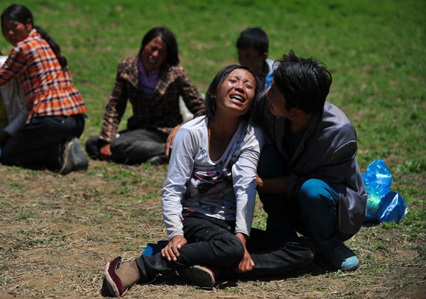 Villagers say goodbye to quake victims