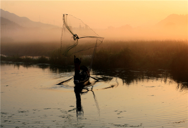 Fisherman's day begins on Xin'an River