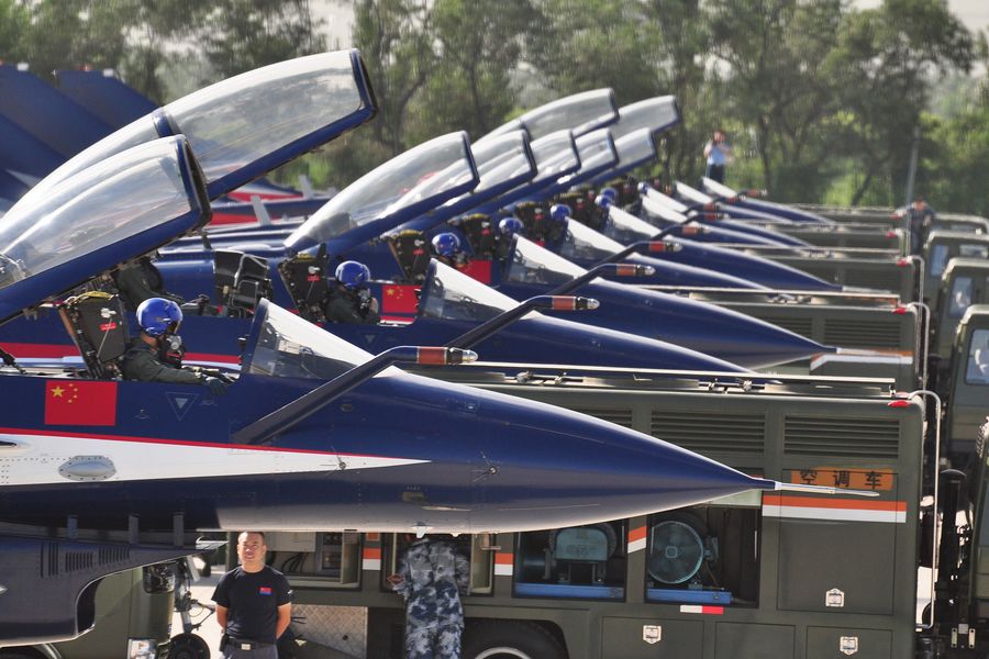 PLA aerobatic team's overseas debut