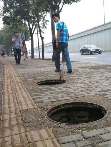 Uncovered manholes unnerve Beijingers