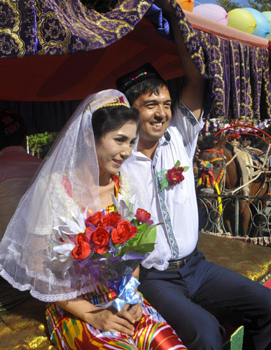 Group wedding ceremony held in NW China