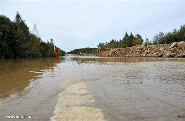 Floods cut off roads in NE China's county