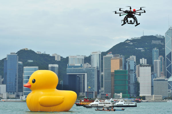 Giant rubber duck set to float in Beijing
