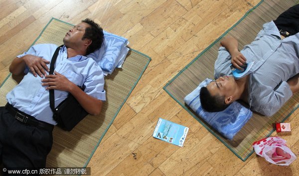 Parents sleep on floors in display of love
