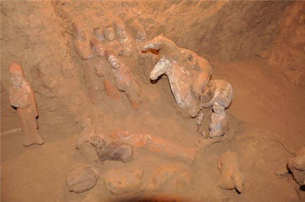 Ancient tomb robbery discovered in excavation