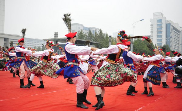 Folk customs parade in Luoyang