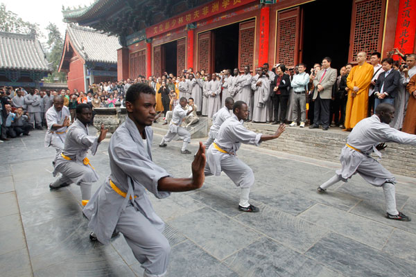 Africans learn kung fu at Shaolin Temple
