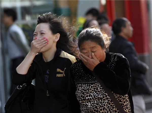Gale-force winds wreak havoc in Beijing