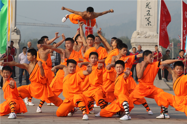 Kung fu dazzles Shaolin Temple