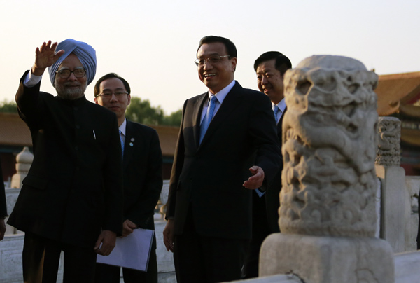Li escorts Indian PM on Forbidden City tour