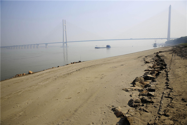 Drought hits middle and lower reaches of Yangtze River