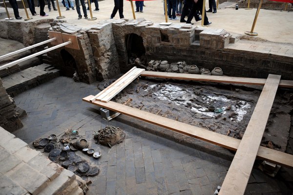 Tombs of Emperor Yang Guang unearthed