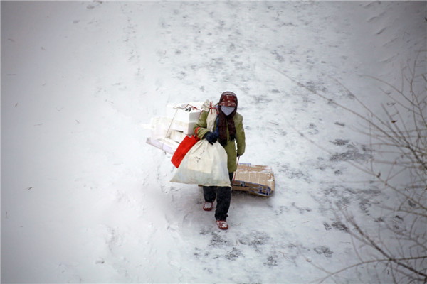 In photos: NE China blanketed by heavy snow