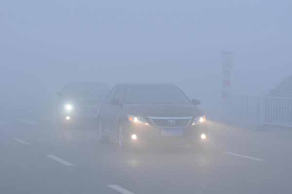 Foggy morning in NW China slows flights