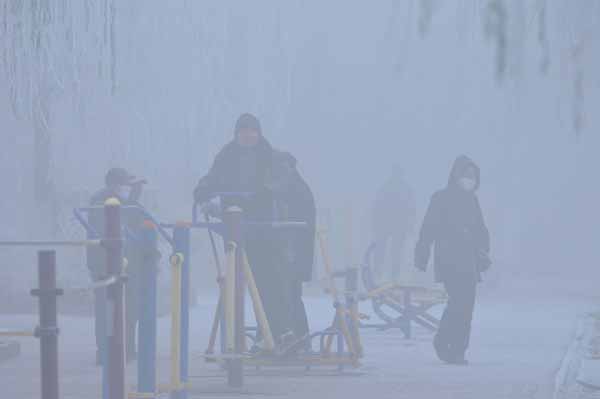 Foggy morning in NW China slows flights