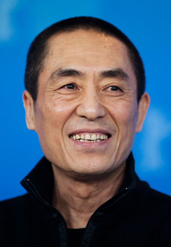 Prolific father Zhang Yimou apologizes