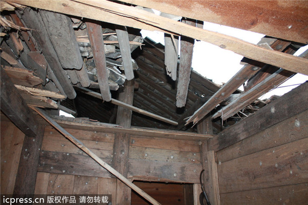 Two houses in C China hit by rocket debris