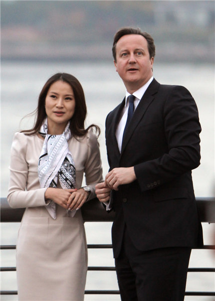 British PM stops at Shanghai's Bund