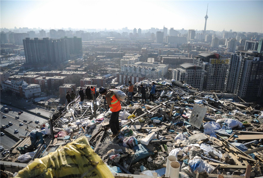 Biggest illegal rooftop villa in Beijing dismantled