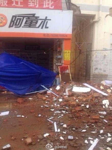 381 dead as strong quake jolts SW China