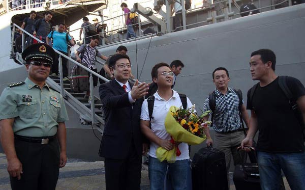Chinese evacuees from Libya arrive in Greece