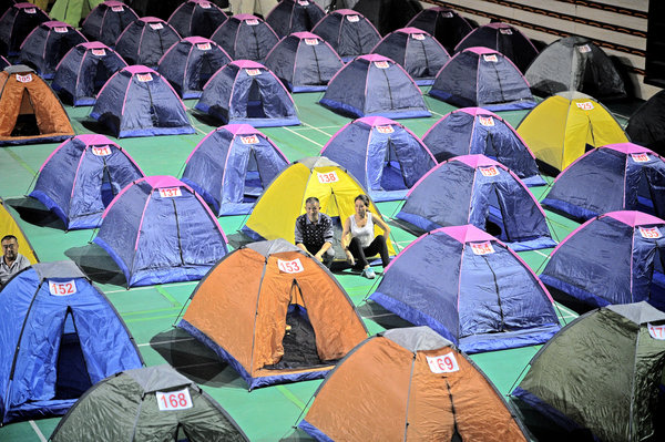 University turns gym into tent city for parents
