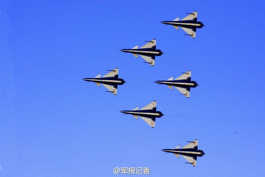 J-10 fighters show aerobatic stunts in clear sky in N China