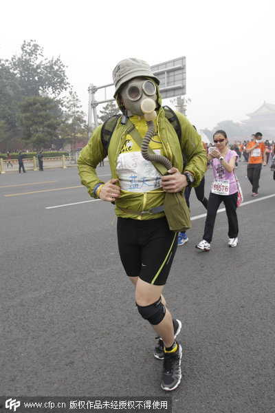 Beijing marathon kicks off in haze
